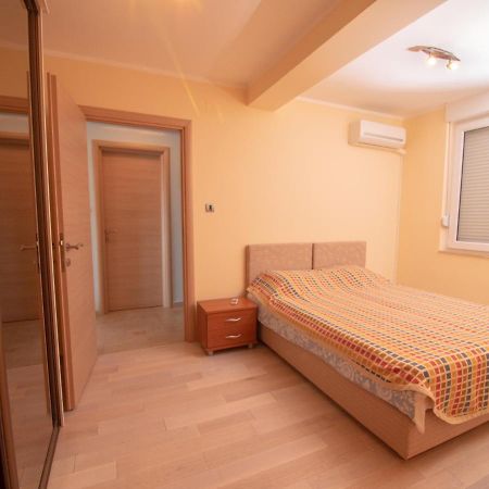 Mum'S Apartment Petrovac Bagian luar foto