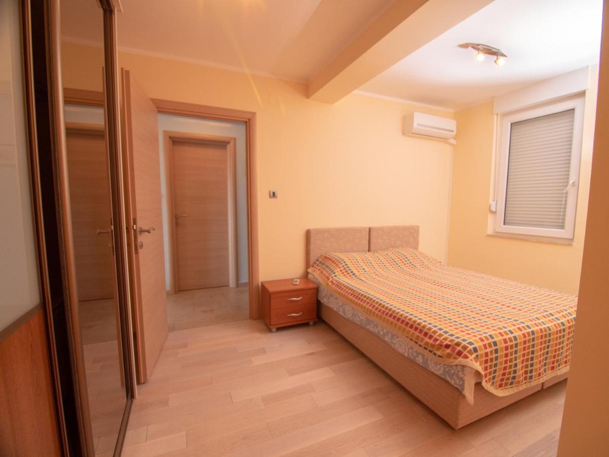 Mum'S Apartment Petrovac Bagian luar foto