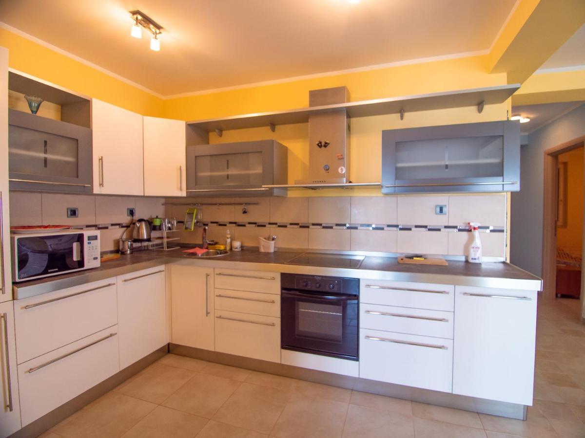 Mum'S Apartment Petrovac Bagian luar foto
